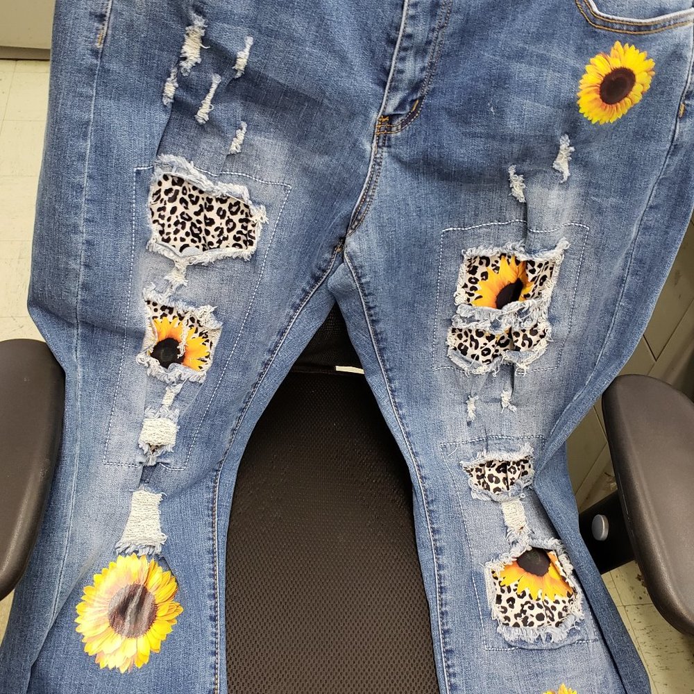 Adorable sunflower leopard print distressed jeans great for fall